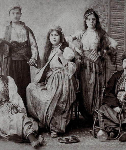 Studiofoto vor orientalischer Kulisse, Sebah & Joaillier, 1890
